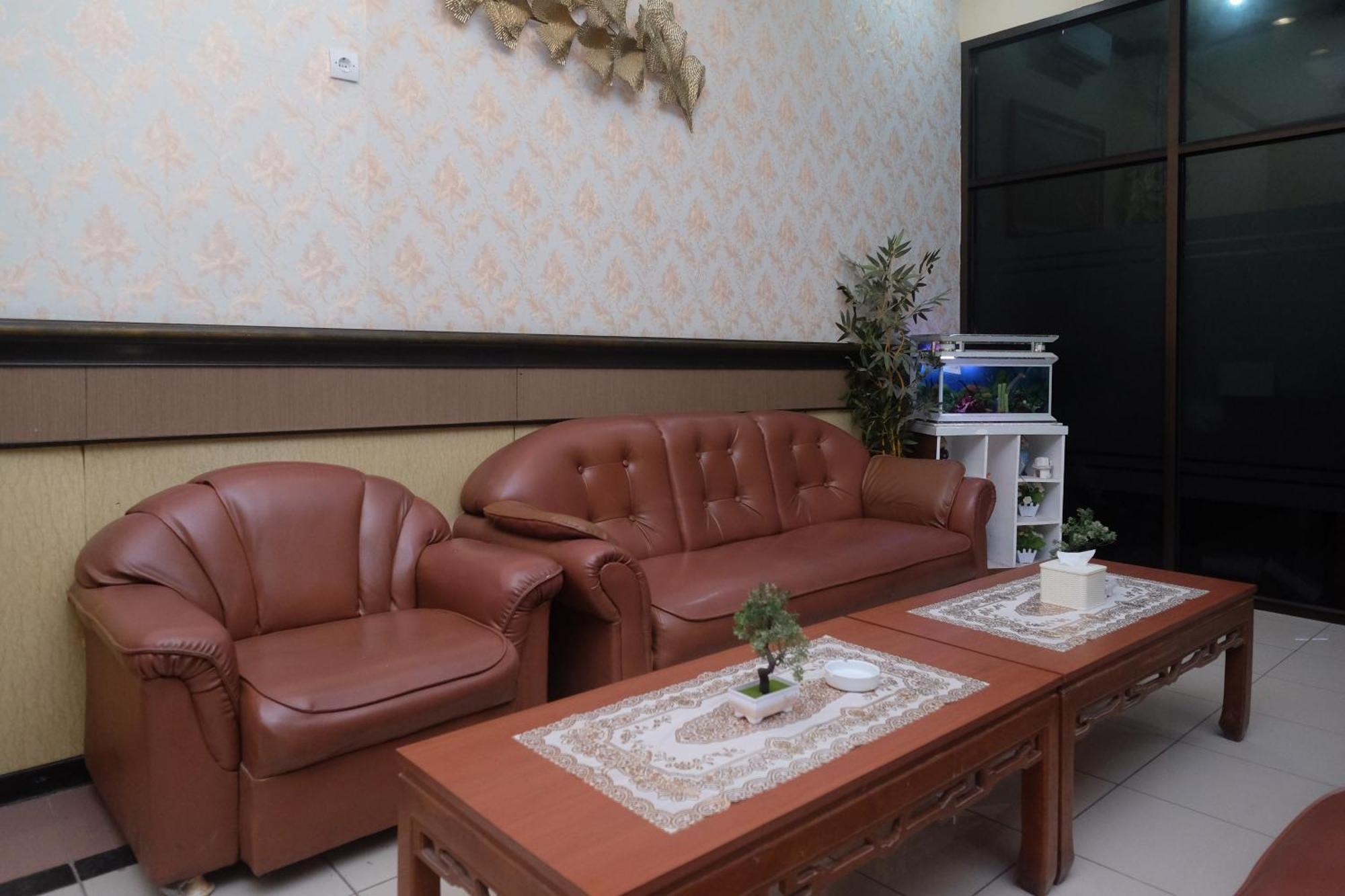 Urbanview Hotel Dedy Jaya Brebes Exterior foto