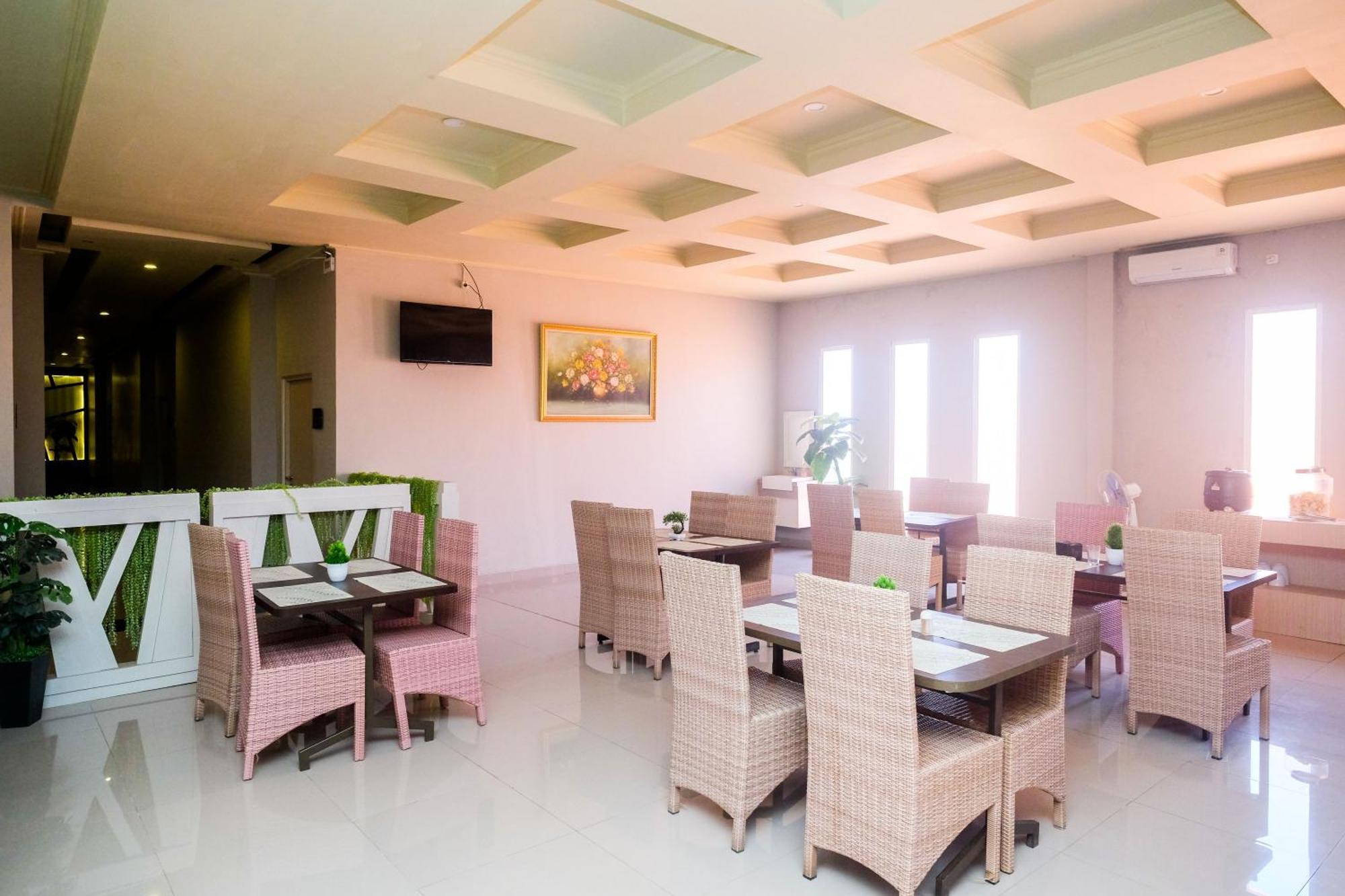 Urbanview Hotel Dedy Jaya Brebes Exterior foto