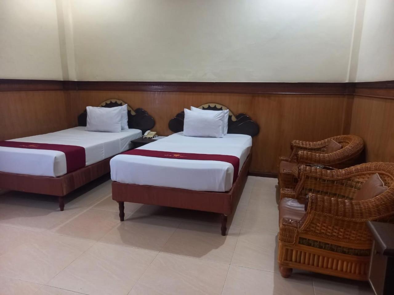 Urbanview Hotel Dedy Jaya Brebes Exterior foto