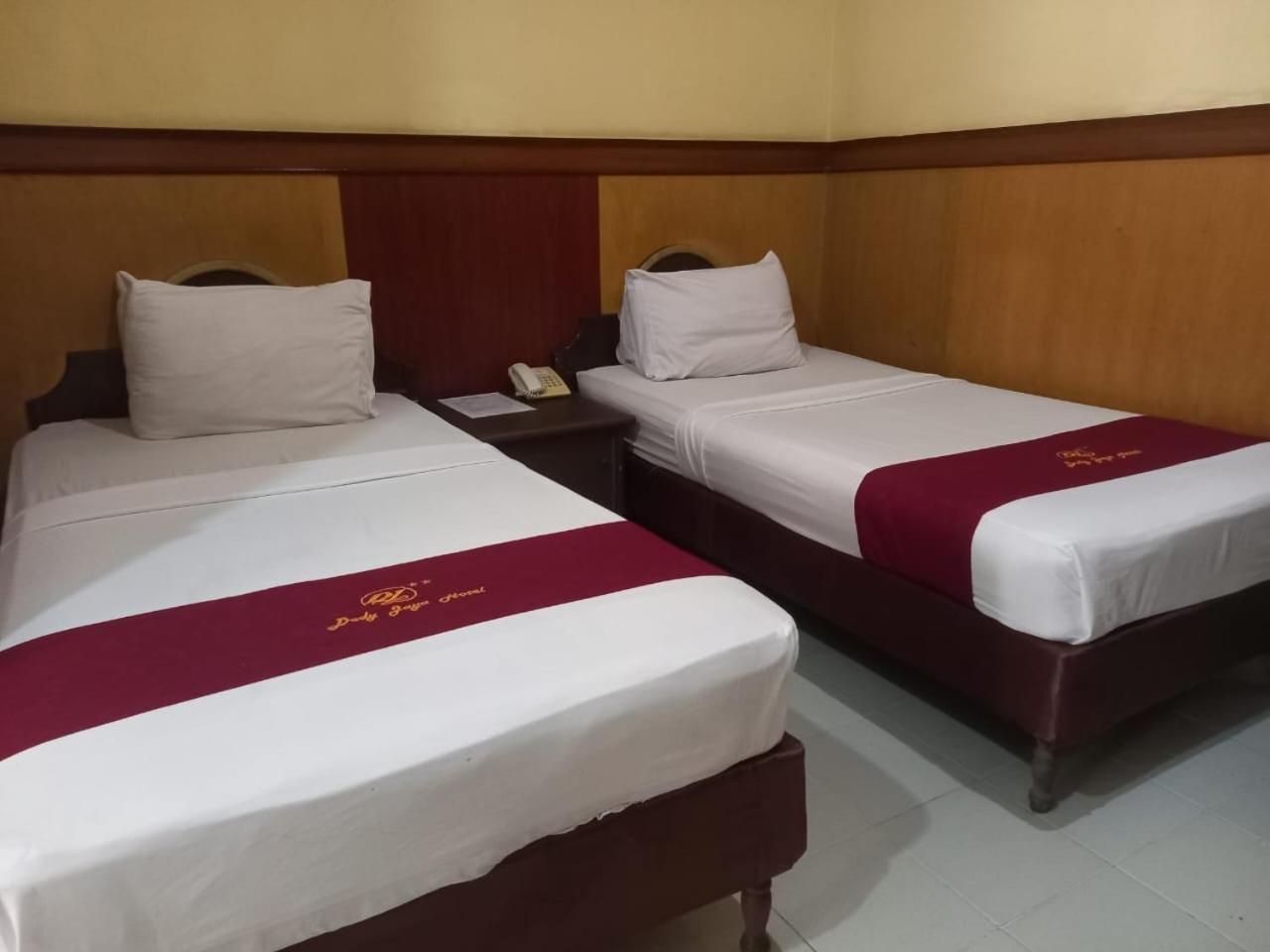Urbanview Hotel Dedy Jaya Brebes Exterior foto